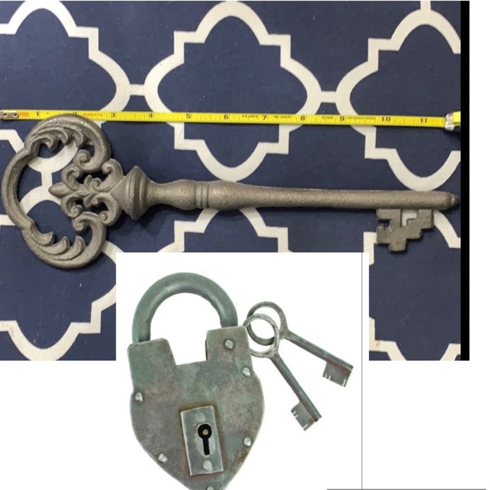 NEW skeleton key wall Decor w/Heart Padlock/Keys